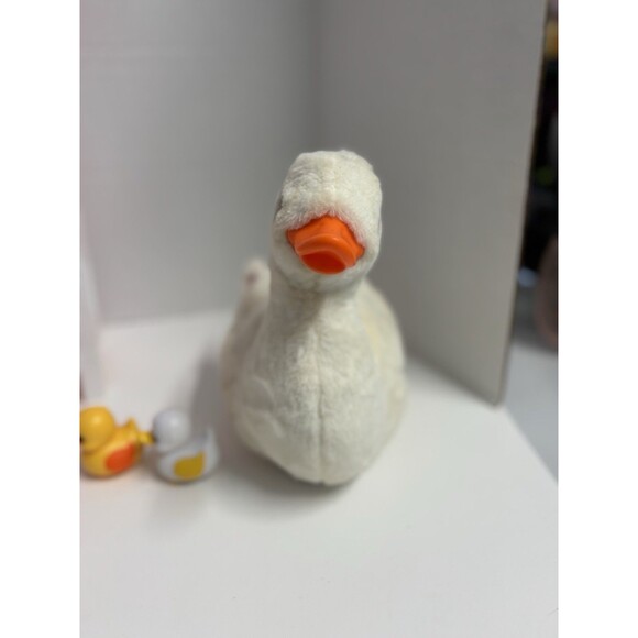 Pets Alive White Mama Duck by ZURU Quacks And Walks Waddles Cute Works 2 Babies - Picture 5 of 9